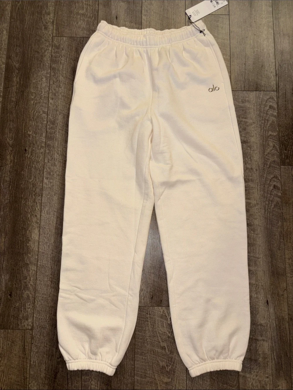 ALO Yoga selling new